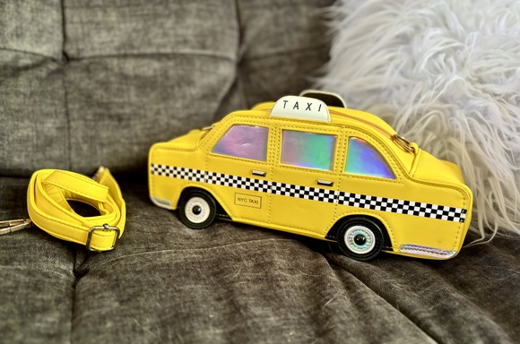 *~* 🚕🏙️ NEW Yellow NYC TAXi CAB PURSE Checkered Stripe Crossbody Bag *~* - Picture 1 of 4